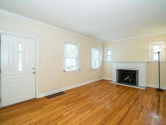 4th image of 220 Frieda Ave