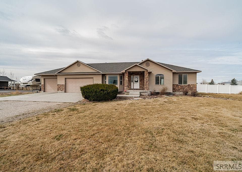 1st image of 111 N 3962 E