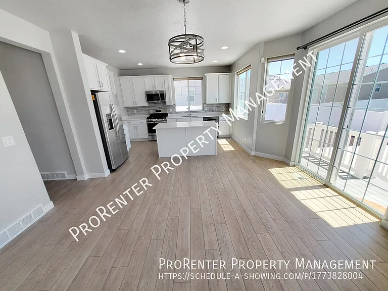 1509 W 450 S — Photo 12
