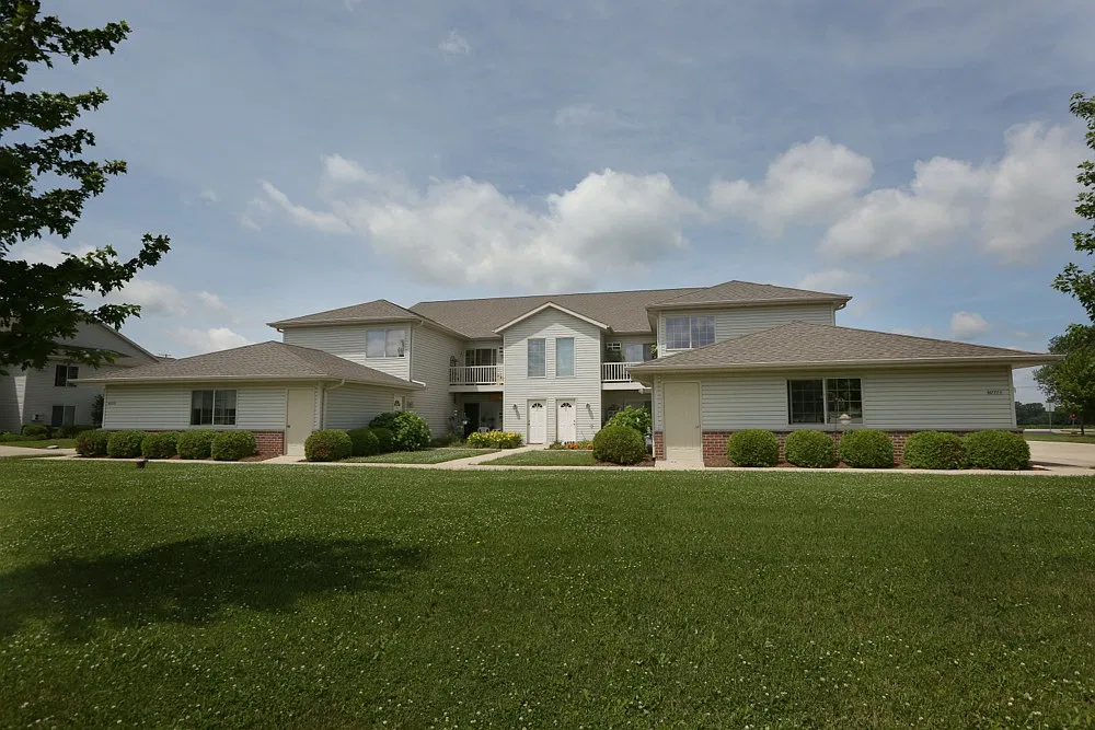 2 bed, 1180 sqft, $1,400 — Photo 1