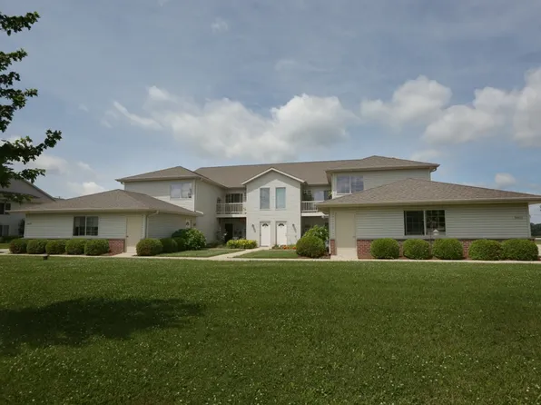 N7761 Vicksburg Way #D, Oconomowoc, WI 53066