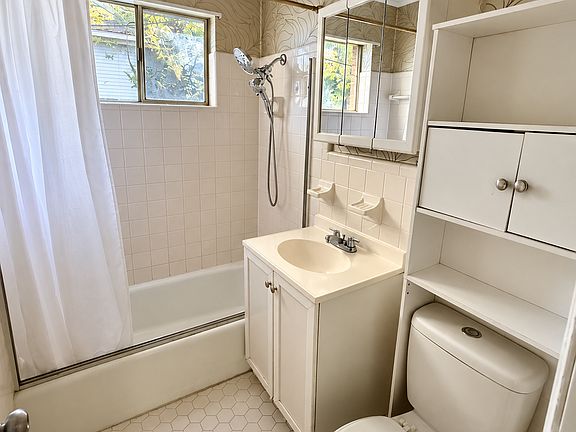 5th image of 513 65th Ave N APT C