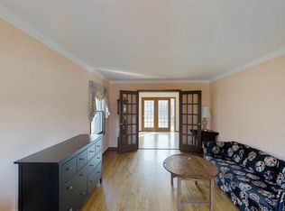 1141 Potter Rd, Park Ridge, IL 60068