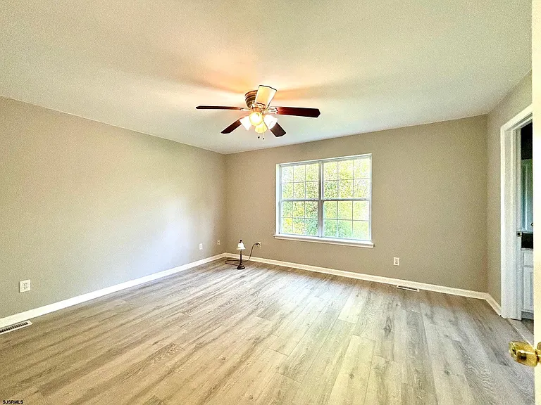 27 Oyster Bay Rd #G — Photo 19