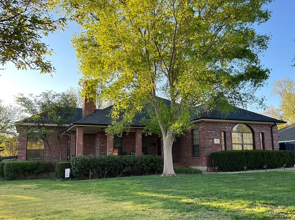 18 Village Dr, Canyon, TX 79015