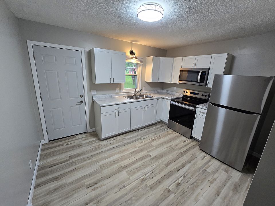 Kitchen, all appliances included.