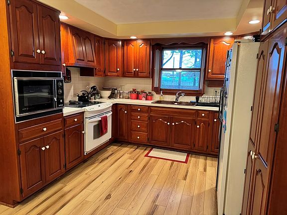 4th image of 1527 Southwood Dr