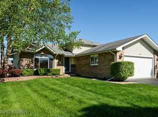 802 Cougar Ln, Oswego, IL 60543