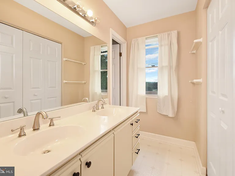 307 Jonathan Ct — Photo 17