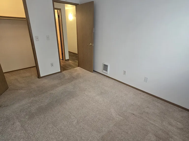 Isherwood Apartments — Photo 10