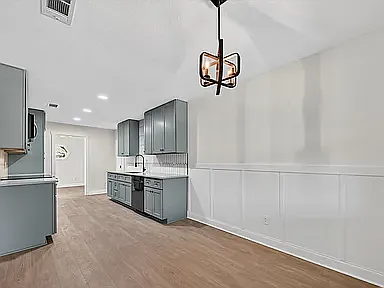 2321 Merrimac Dr — Photo 5