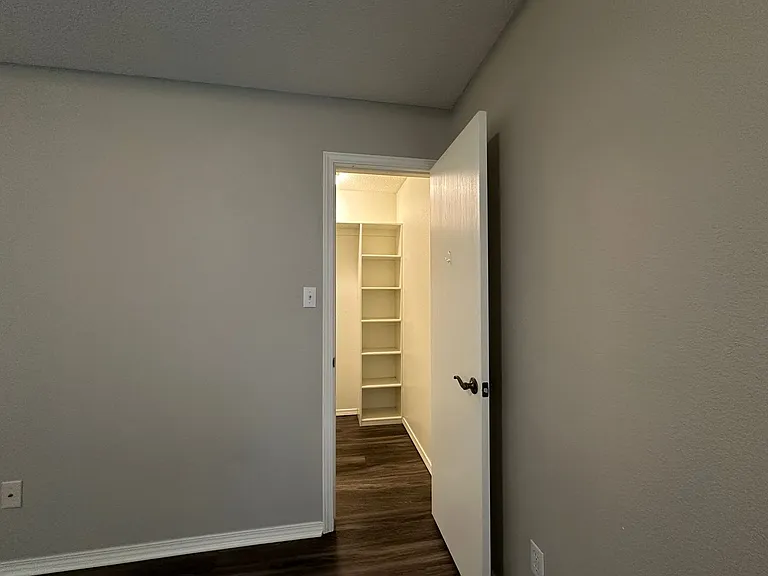 700 S 39th St — Photo 18
