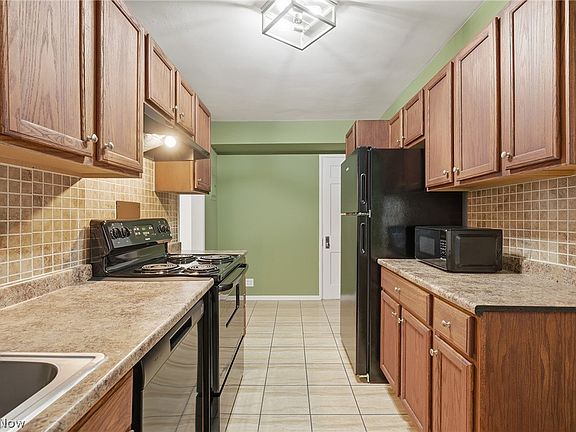 3rd image of 13500 Shaker Blvd APT 203