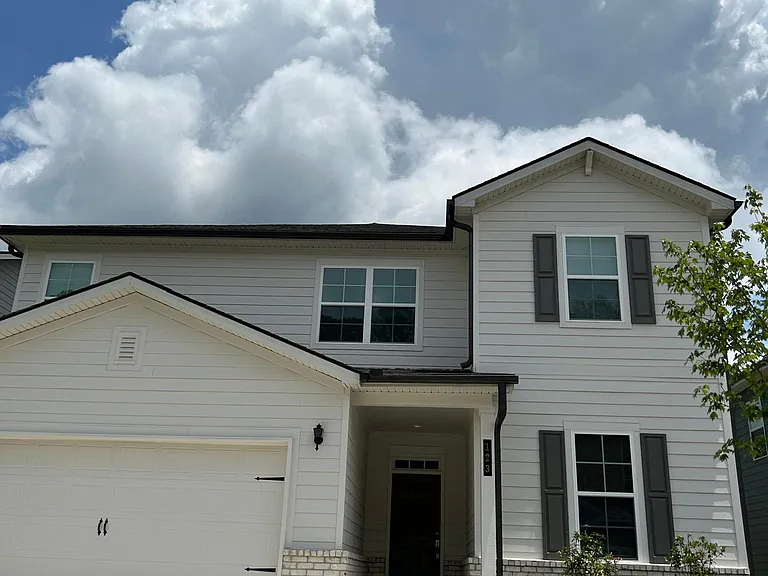 123 Vivian Ln — Photo 2