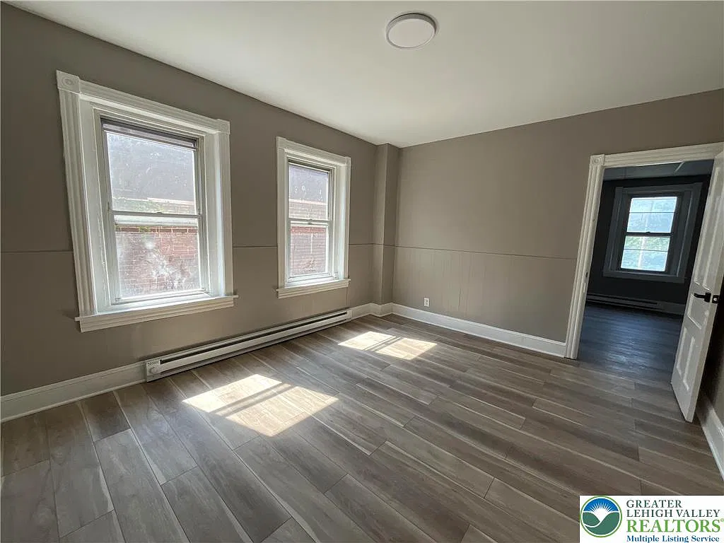 1 bed, 1.0 bath, 600 sqft, $995 — Photo 2