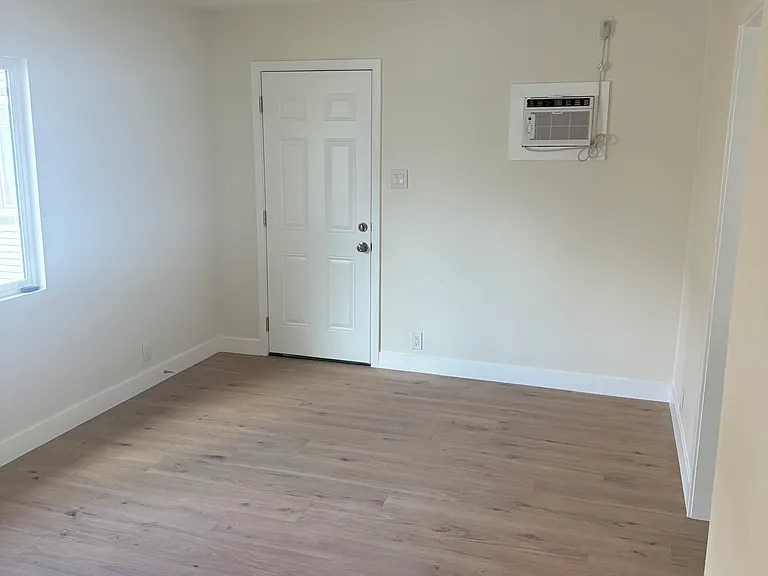 6540 S Pickering Ave — Photo 1
