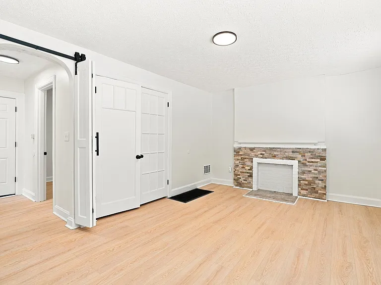 397 Catherine St — Photo 14