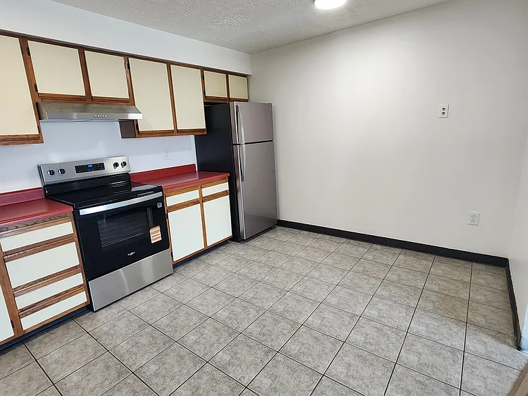 5 Irene St #8 — Photo 2