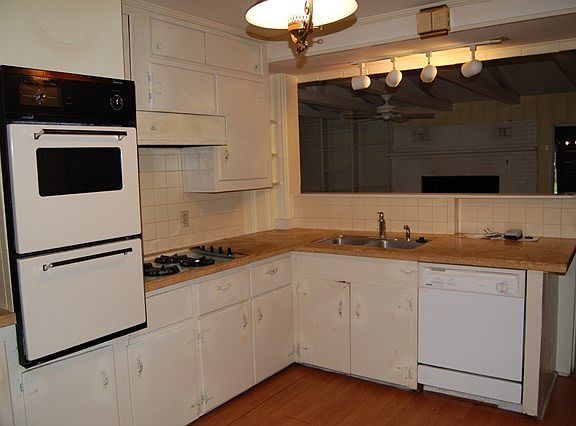 5th image of 108 Menendez Ave