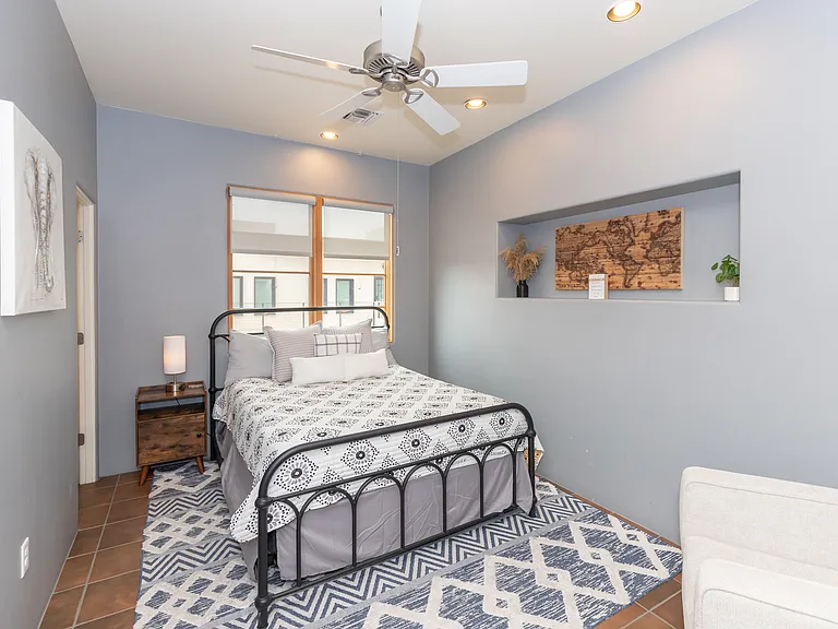 2nd bedroom