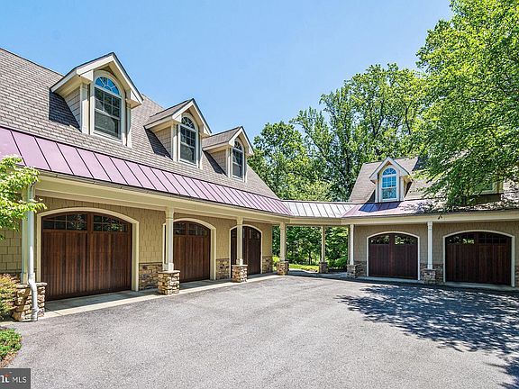3rd image of 803 Homestead Ln