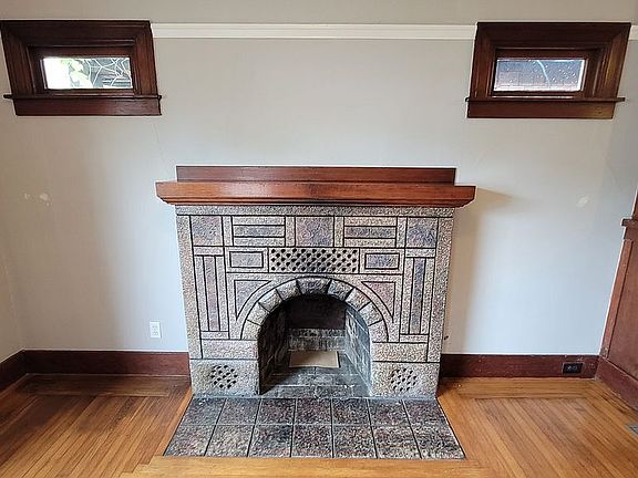 Decorative fireplace 