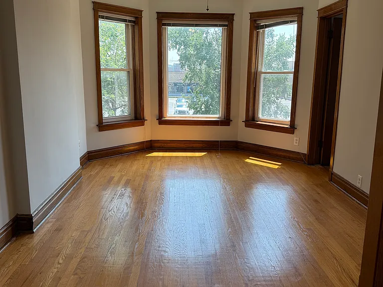 1632 W Nelson St #2 — Photo 2