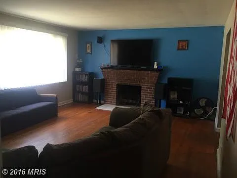 1827 Clayton Dr photo 1