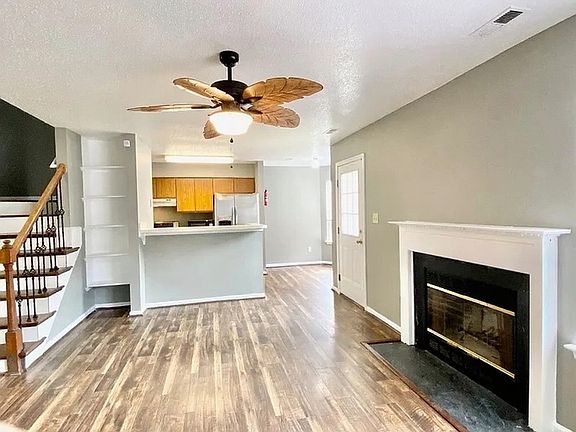 5th image of 609 McLaw Dr