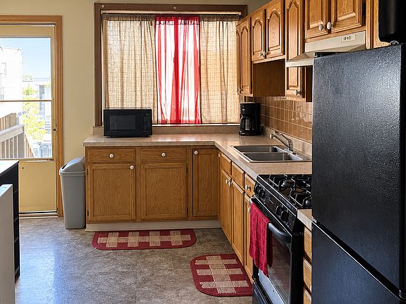 4th image of 3323 N Pulaski Rd #2F