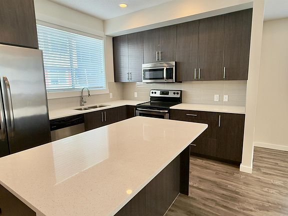 5th image of 903 Crystallina Nera Way NW