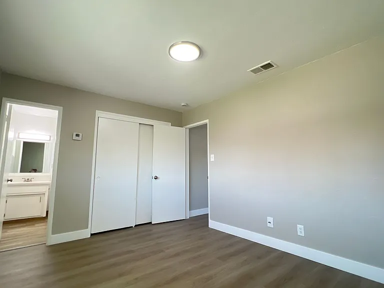 4300 Columbus St — Photo 9