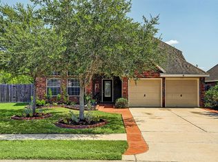 1821 Majestic Oak Dr, Pearland, TX 77581