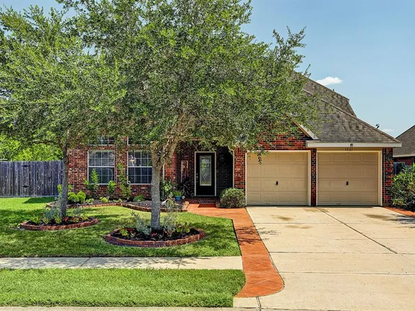 1821 Majestic Oak Dr, Pearland, TX 77581