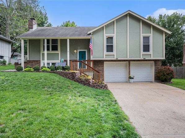 520 NW Beau Cir, Blue Springs, MO 64014