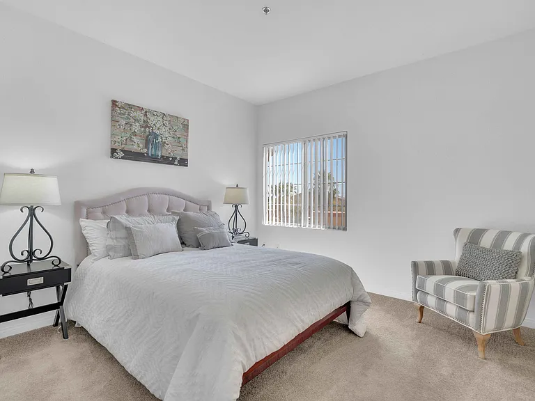 9925 W Russell Rd — Photo 37