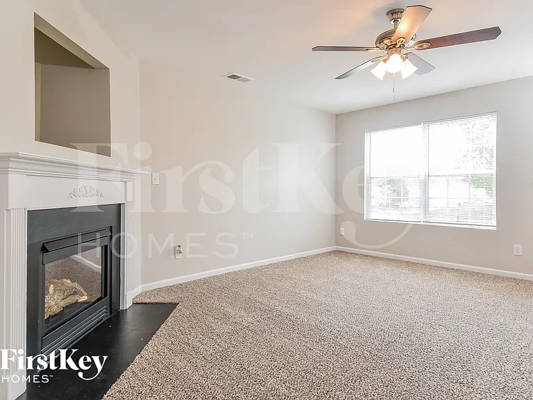 3902 Edgewood Terrace Dr — Photo 4