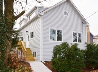 1102 Pitner Ave, Evanston, IL 60202