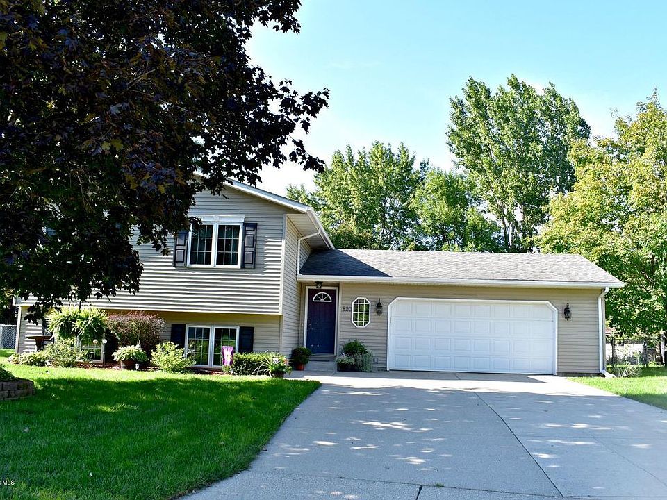 1st image of 820 Dawn Pl