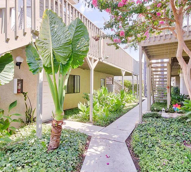 La Sierra Apartments — Photo 17