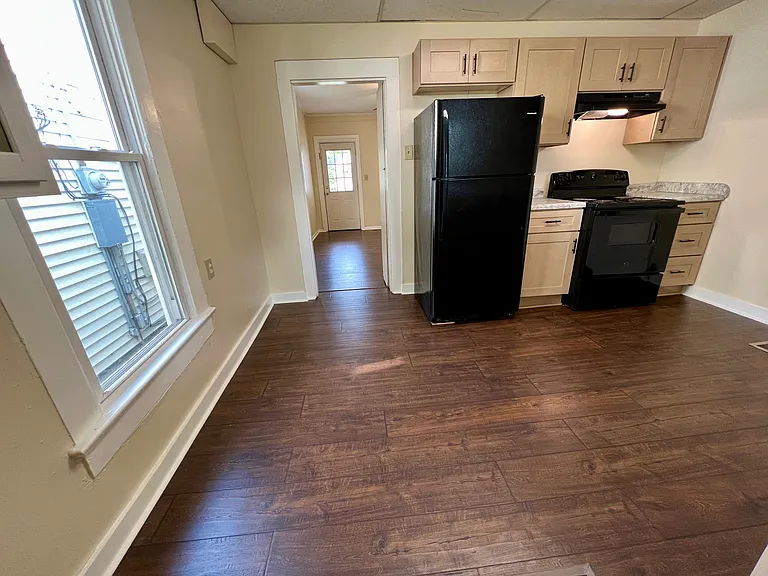 1813 E Elm St — Photo 11