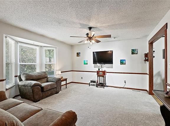 5th image of 542 NE Noeleen Ln