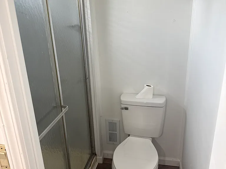 1119 Perkins Ln — Photo 3