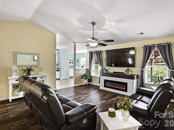 4th image of 6714 Wicked Oak Ln
