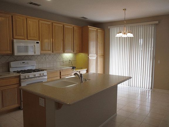 3rd image of 28583 Waterhole Canyon Dr