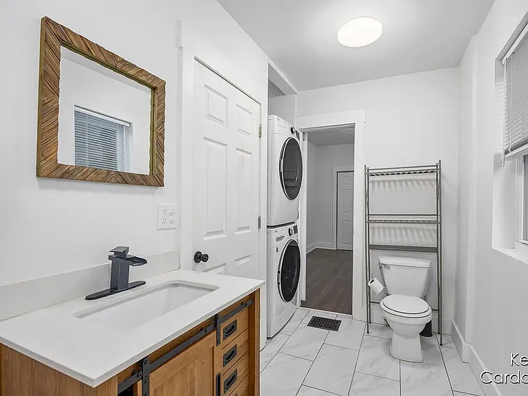 443 Barth Ave SE — Photo 11