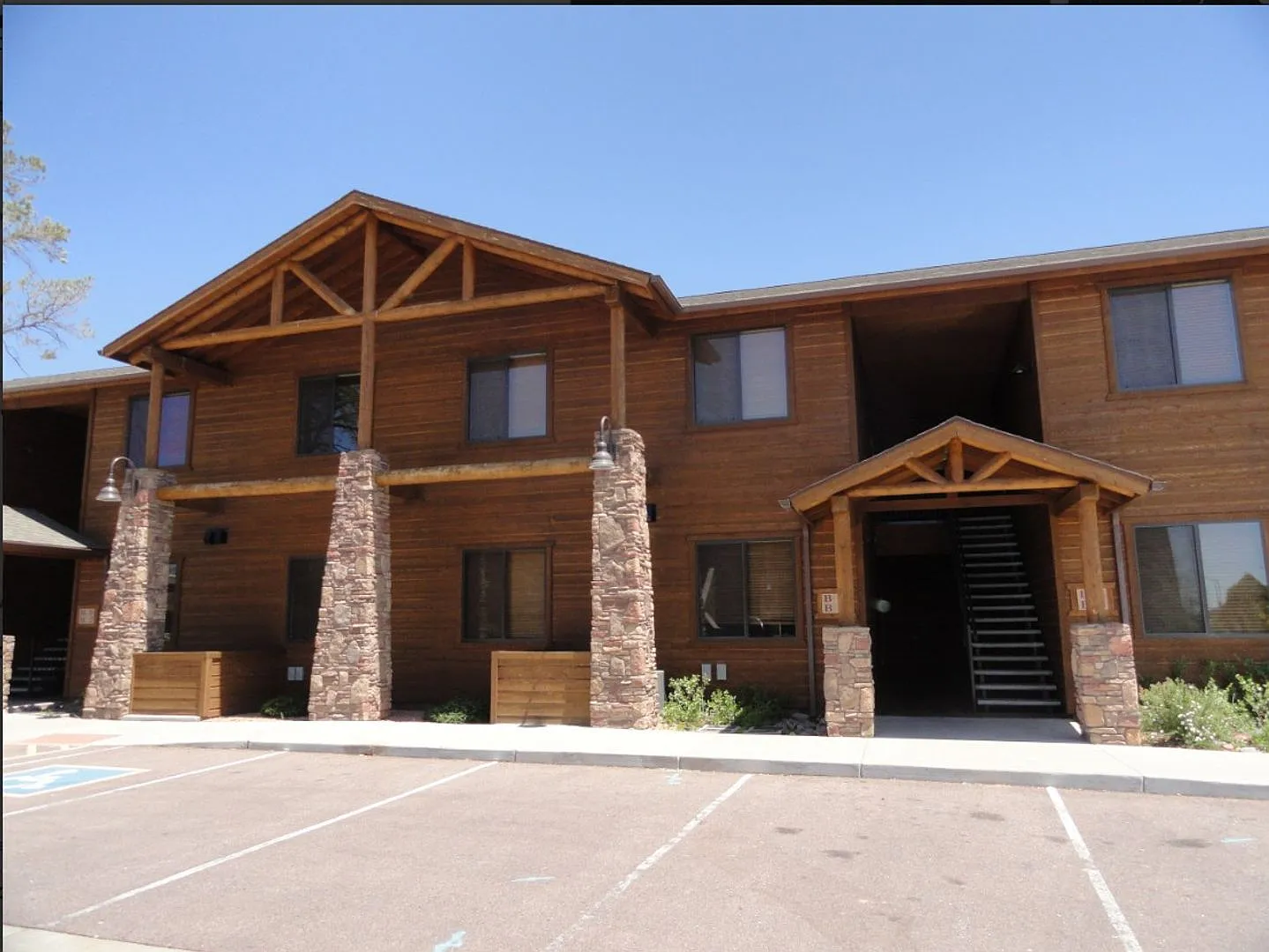 Bison Cove B6 - 2 Bed / 2 Bath Available — Photo 1
