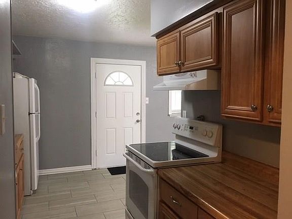 5th image of 2728 Posey Dr