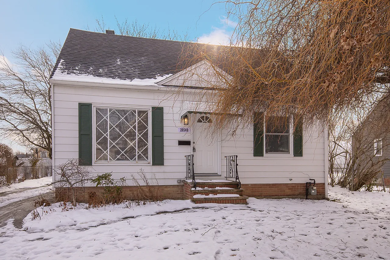 20540 Fuller Ave photo 1