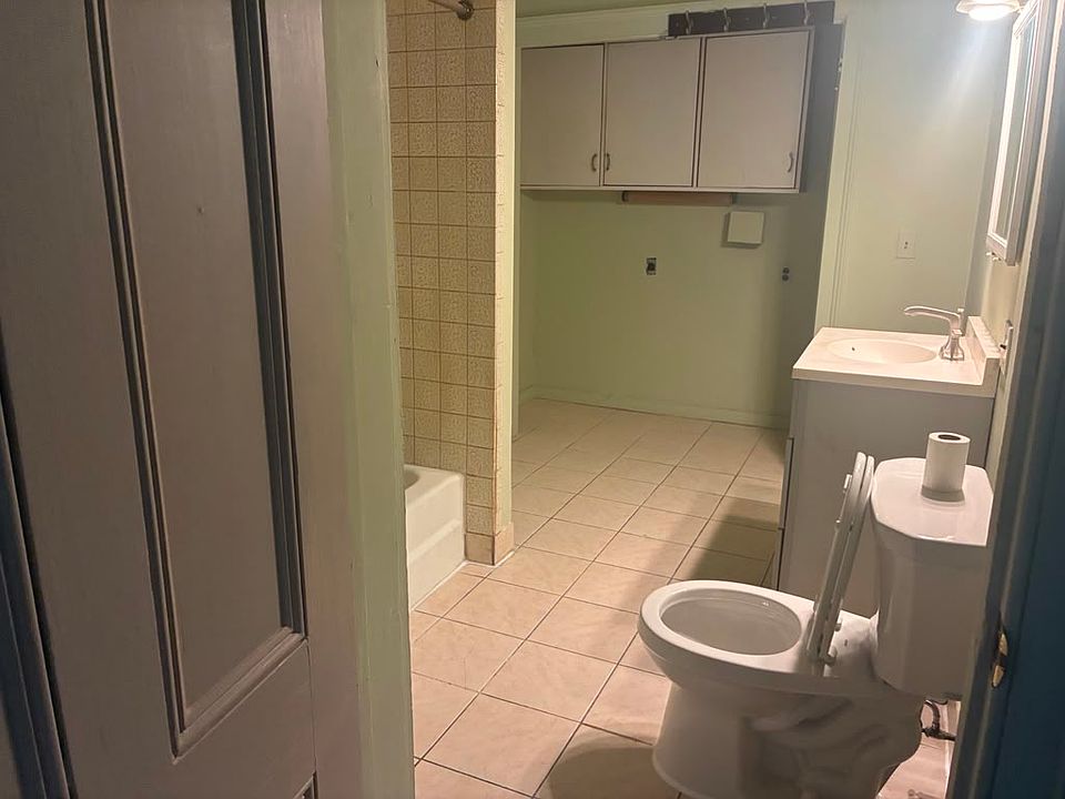 2nd image of 2624 Carmel Ave APT 2